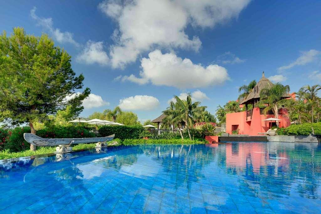 فندق إيشا جاردنز آند تاي سبا، إيه رويال هايدواي فينيسترات المرافق الصورة The pool at the resort