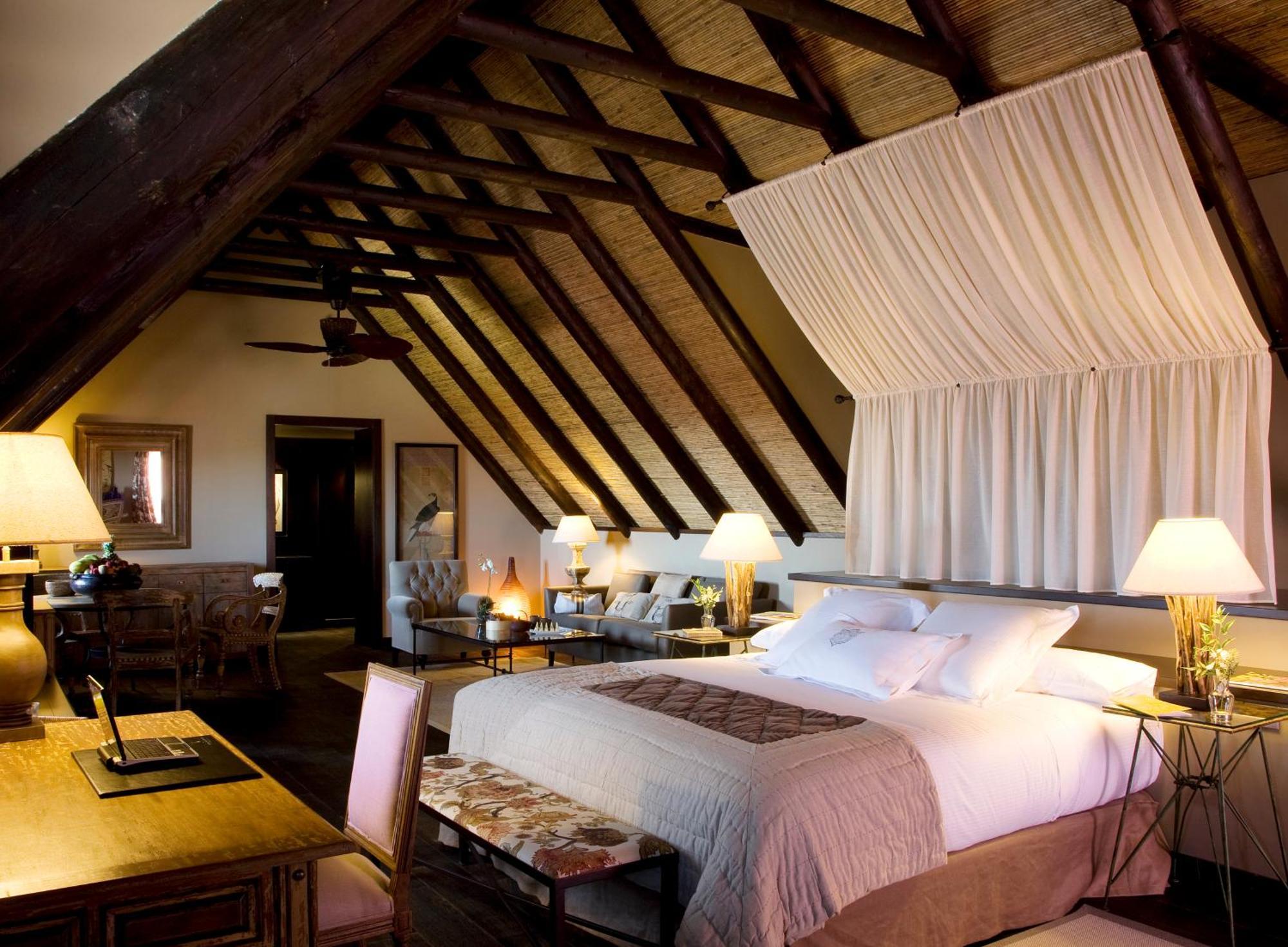 فندق إيشا جاردنز آند تاي سبا، إيه رويال هايدواي فينيسترات المظهر الخارجي الصورة A suite at the Four Seasons Hotel