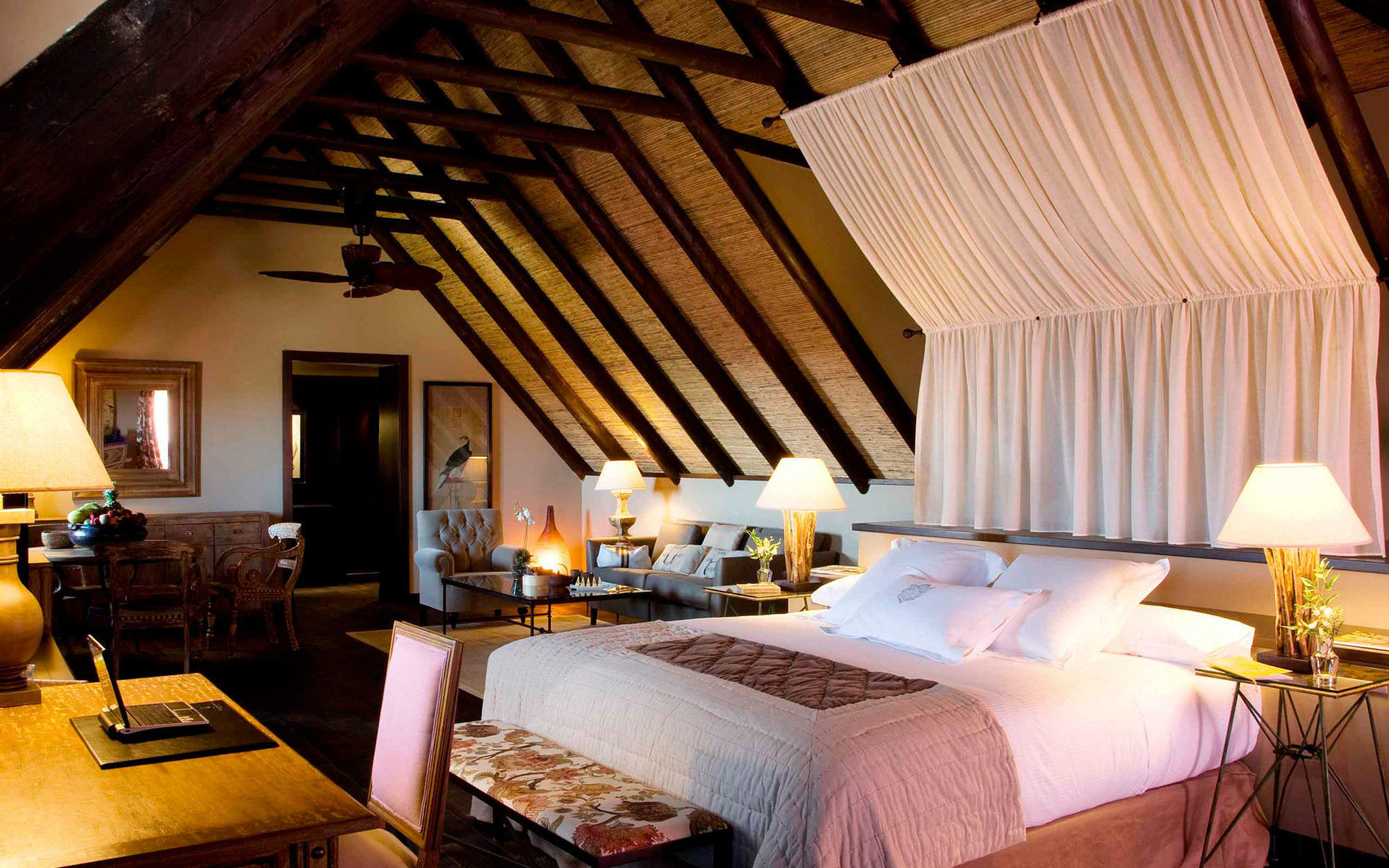 فندق إيشا جاردنز آند تاي سبا، إيه رويال هايدواي فينيسترات الغرفة الصورة Suite at the Hotel Hacienda Uxmal