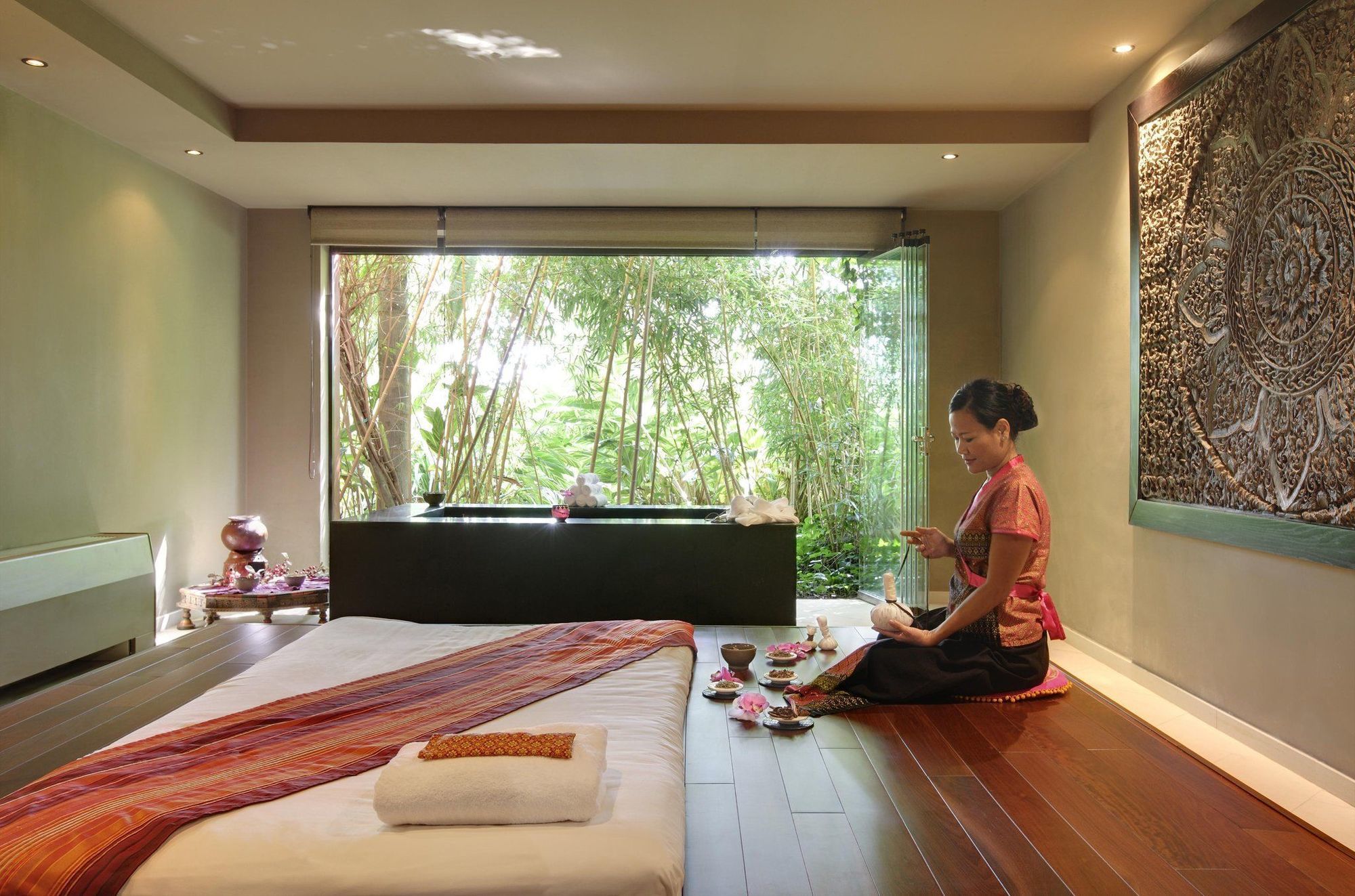 فندق إيشا جاردنز آند تاي سبا، إيه رويال هايدواي فينيسترات الغرفة الصورة A spa in Thailand