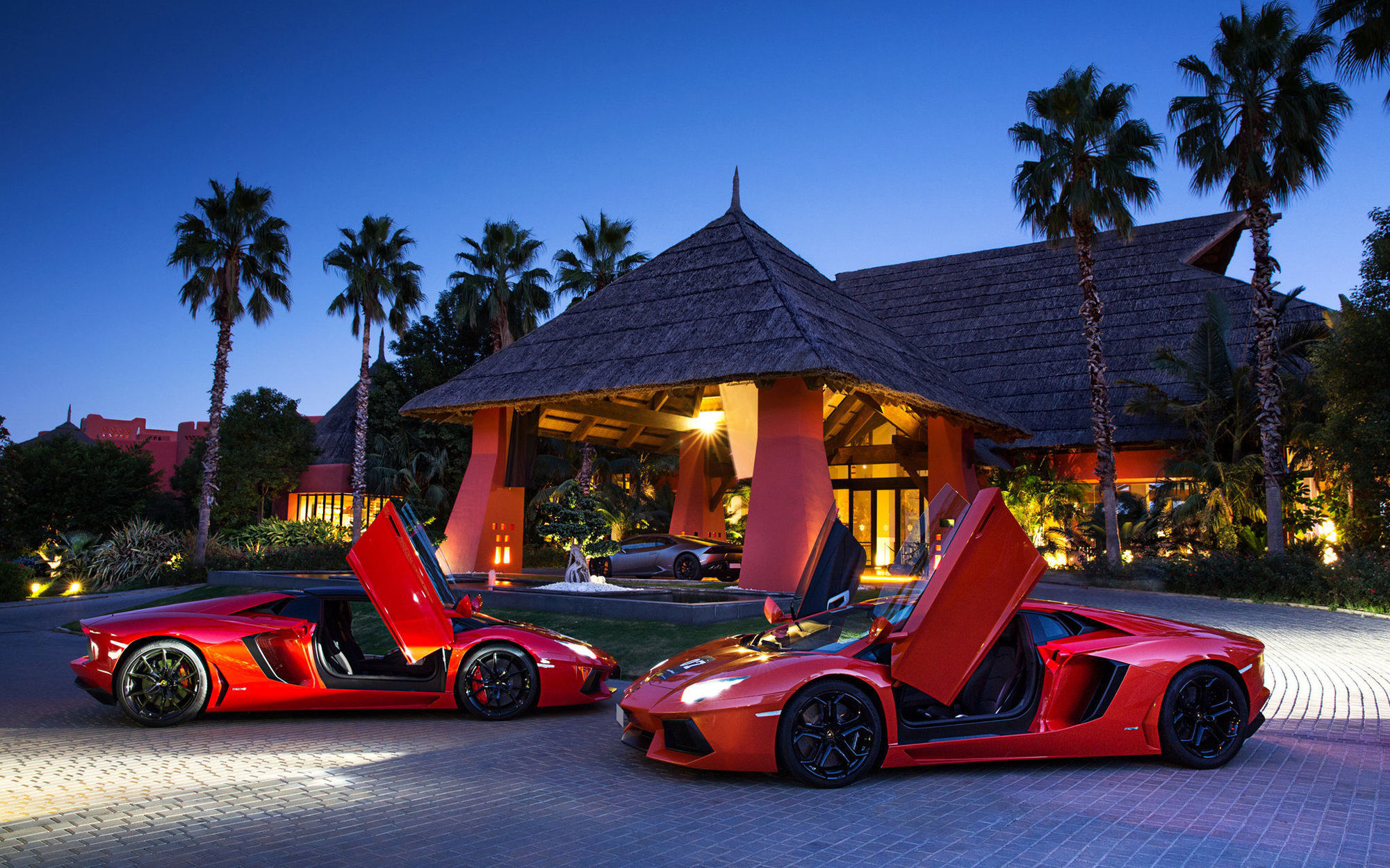 فندق إيشا جاردنز آند تاي سبا، إيه رويال هايدواي فينيسترات المظهر الخارجي الصورة Lamborghini Aventador
