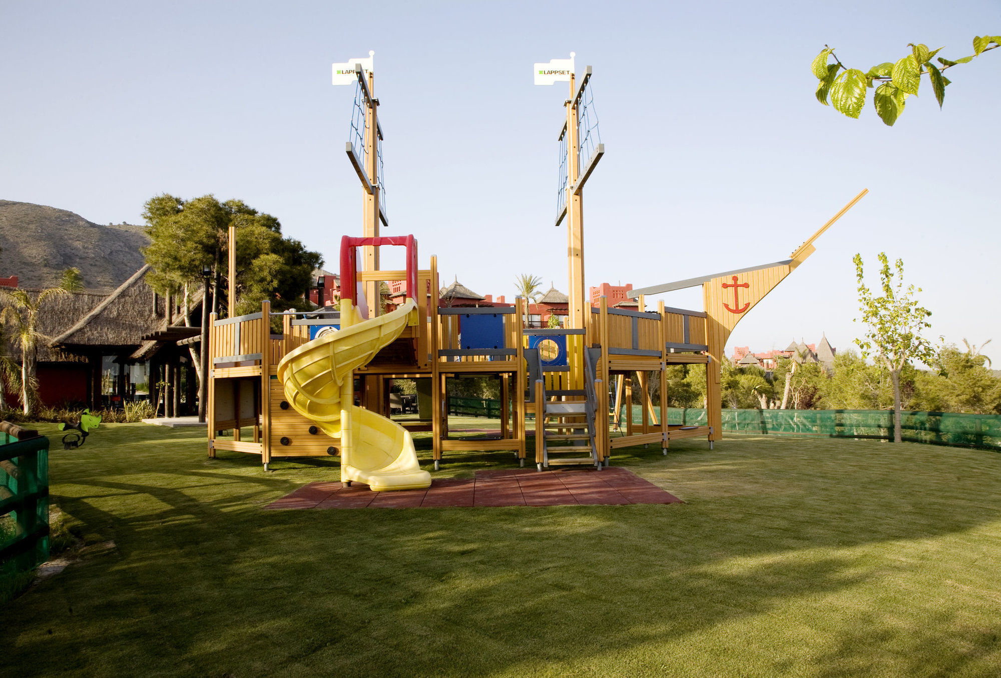 فندق إيشا جاردنز آند تاي سبا، إيه رويال هايدواي فينيسترات المرافق الصورة Playground at the resort