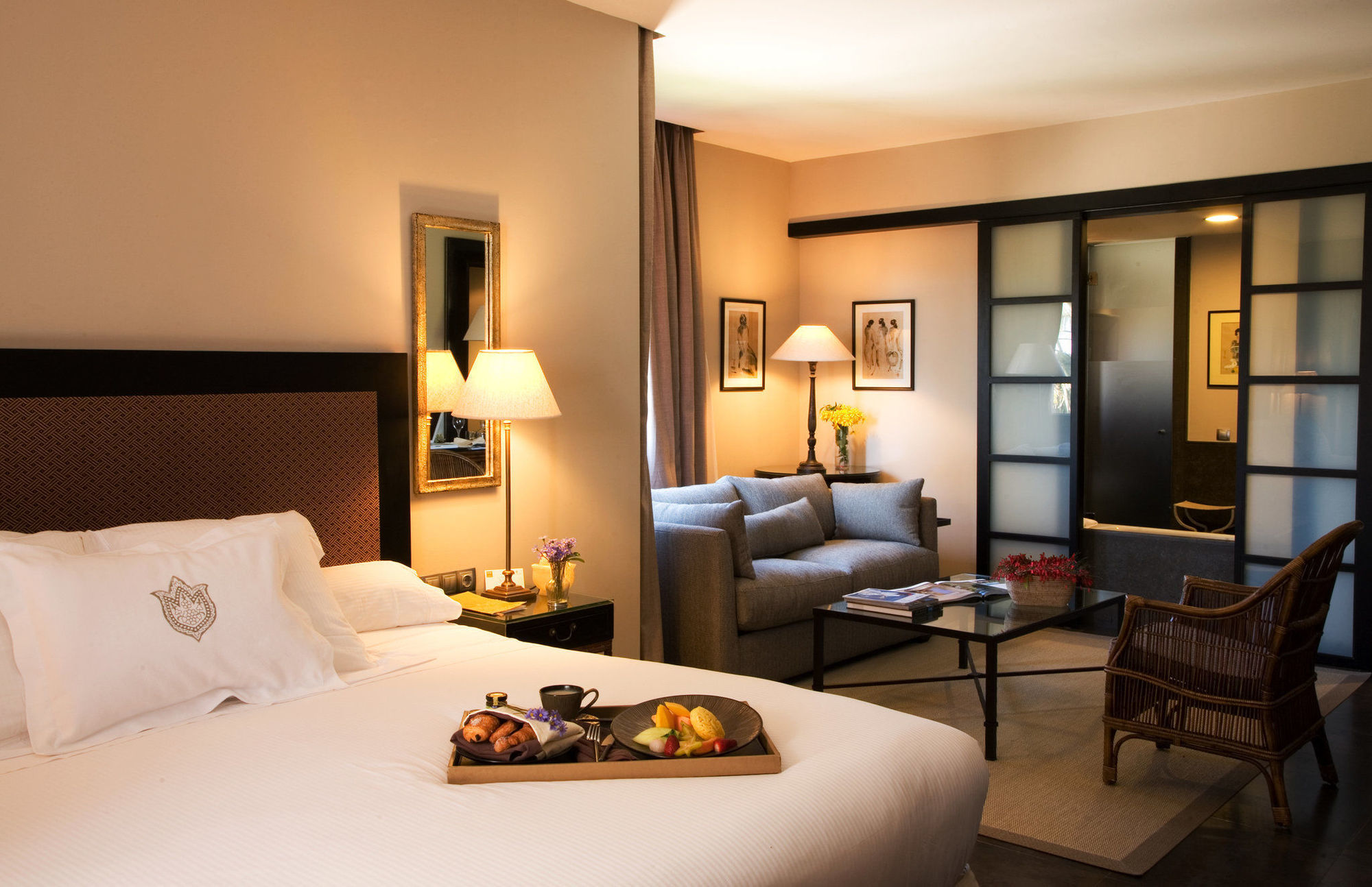 فندق إيشا جاردنز آند تاي سبا، إيه رويال هايدواي فينيسترات الغرفة الصورة A room at the hotel