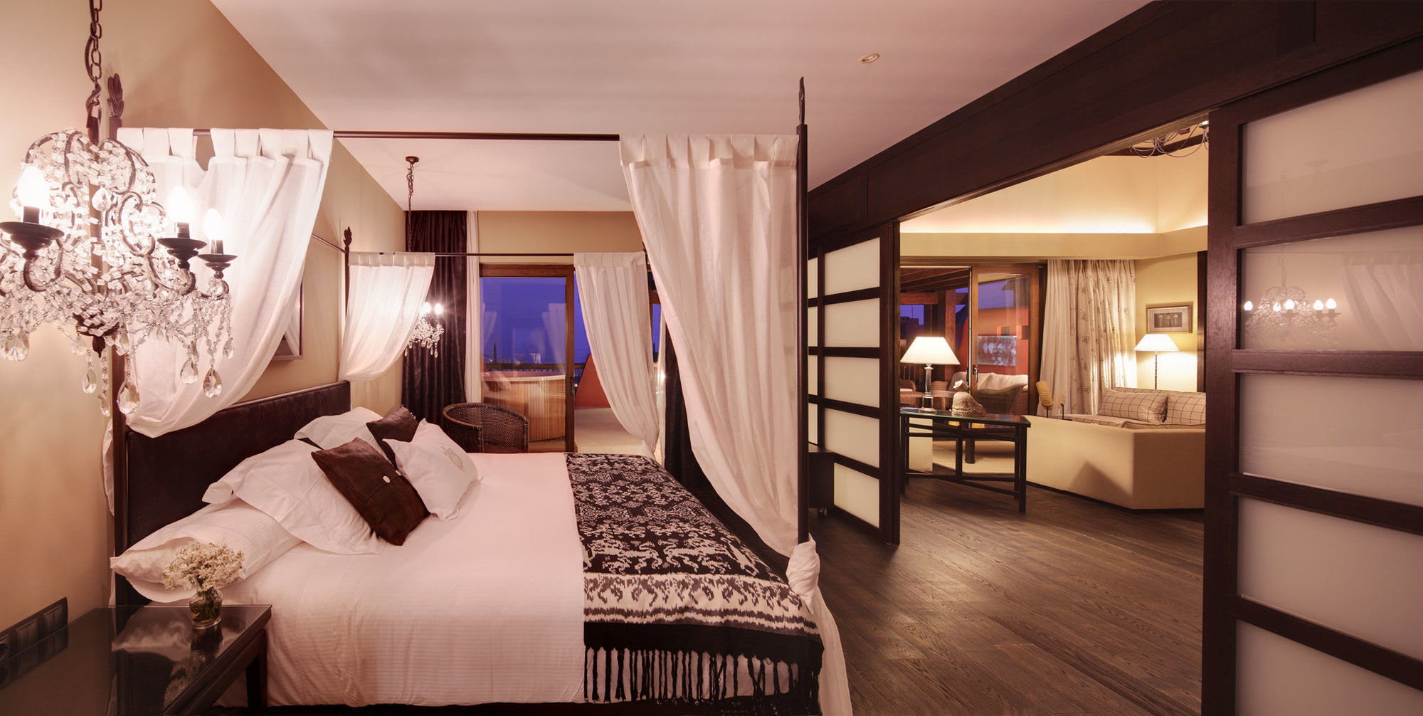 فندق إيشا جاردنز آند تاي سبا، إيه رويال هايدواي فينيسترات المظهر الخارجي الصورة A suite at the hotel