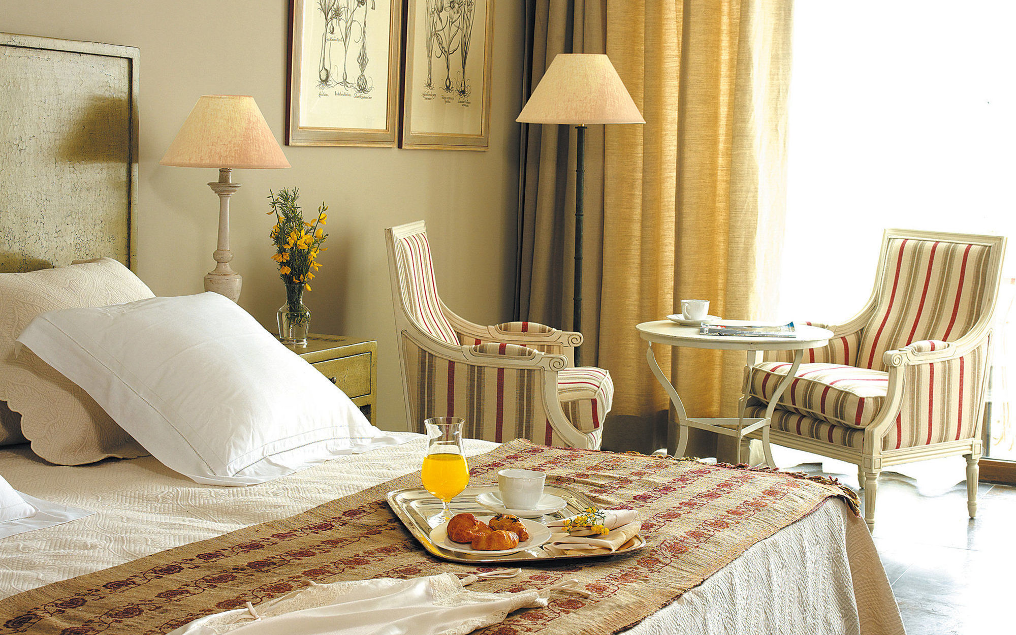 فندق إيشا جاردنز آند تاي سبا، إيه رويال هايدواي فينيسترات المظهر الخارجي الصورة A room at the hotel