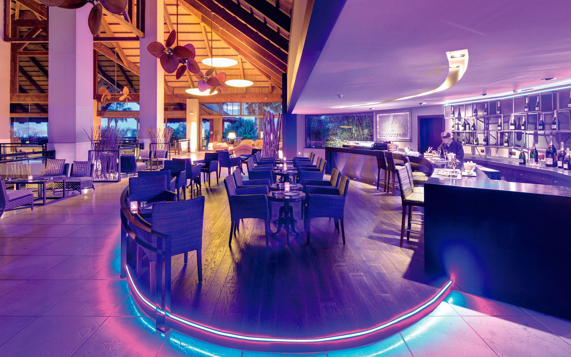 فندق إيشا جاردنز آند تاي سبا، إيه رويال هايدواي فينيسترات المطعم الصورة The restaurant