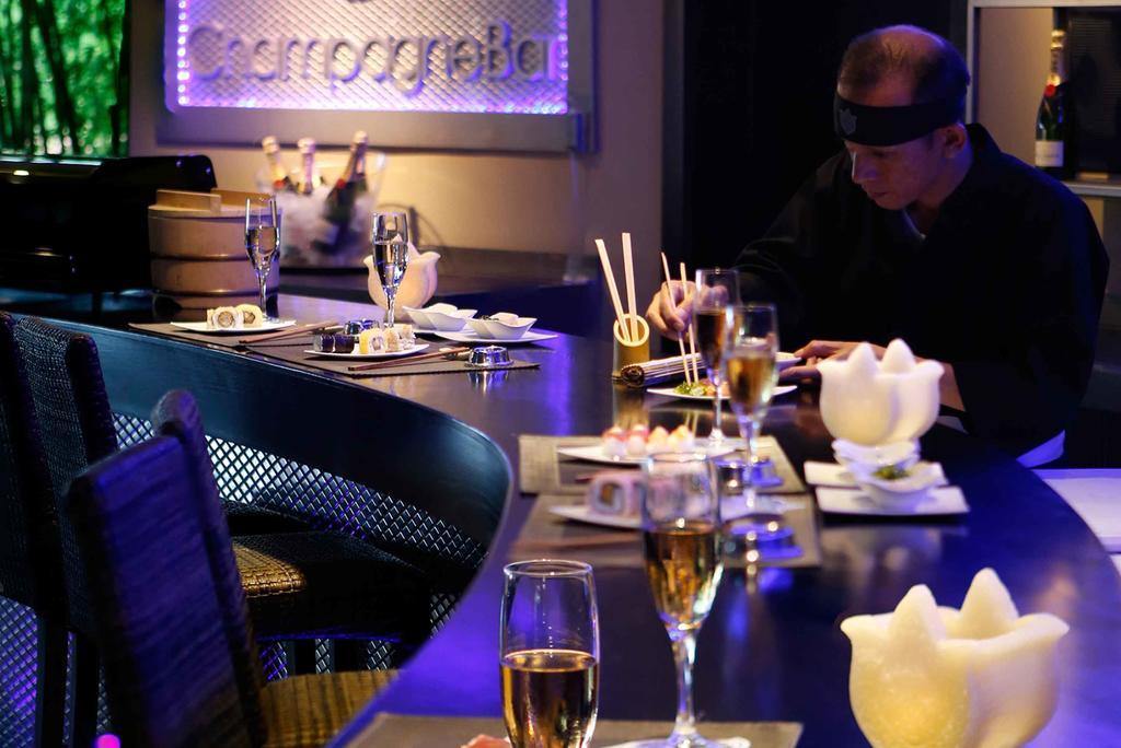 فندق إيشا جاردنز آند تاي سبا، إيه رويال هايدواي فينيسترات المظهر الخارجي الصورة A sushi bar in Paris