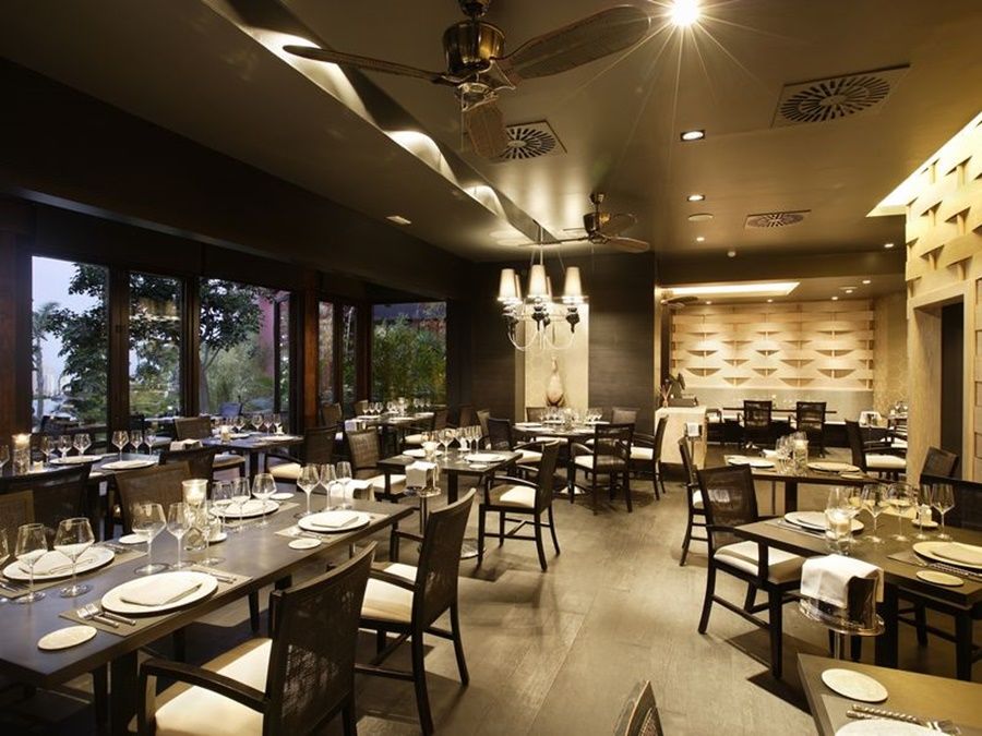 فندق إيشا جاردنز آند تاي سبا، إيه رويال هايدواي فينيسترات المظهر الخارجي الصورة Interior of the restaurant