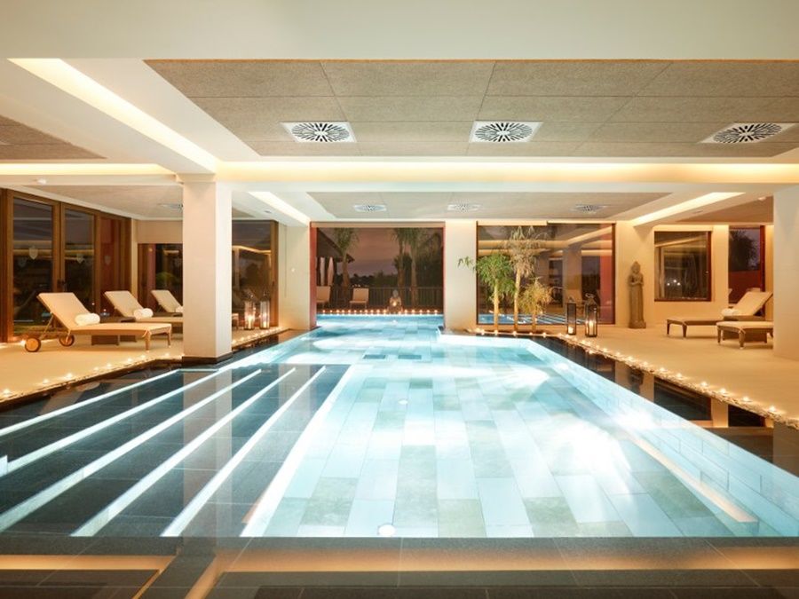 فندق إيشا جاردنز آند تاي سبا، إيه رويال هايدواي فينيسترات المظهر الخارجي الصورة The swimming pool at the hotel