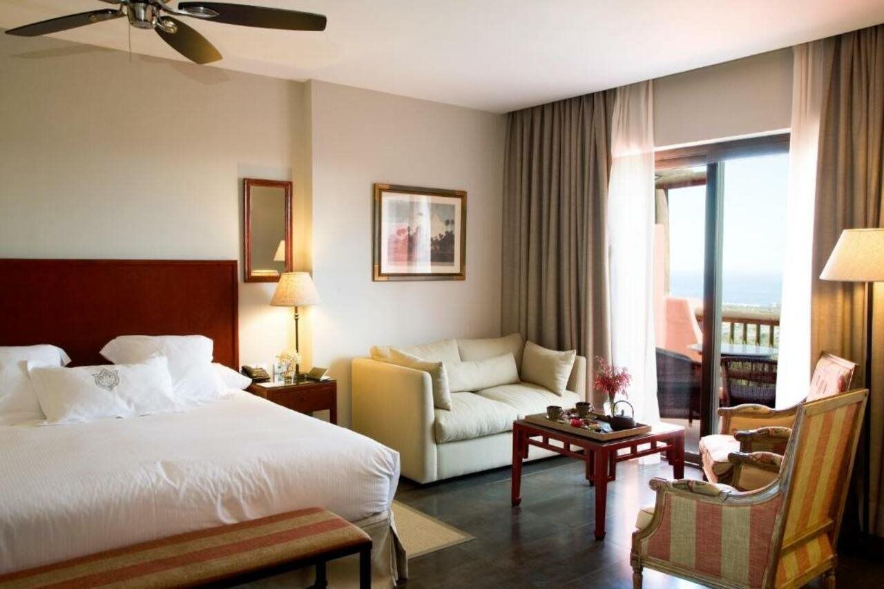 فندق إيشا جاردنز آند تاي سبا، إيه رويال هايدواي فينيسترات المظهر الخارجي الصورة A room at the Four Seasons Hotel